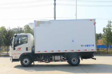 능력 10m3 냉동 트럭을 4×2 드라이브 모드를 채우는 사용된 화물 트럭은 손 차도 HOWO 브랜드를 남겼습니다