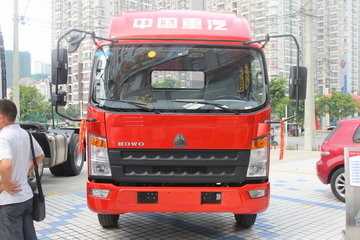 로딩되는 사용한연료 트럭 시노트럭 호워 화물 트럭은 8-10 톤 4×2 드라이브 모드 우회전 구동에 짓누릅니다