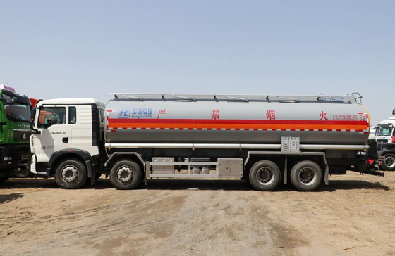 사용 된 석유 컨테이너 30000 리터 Howo T5G 오일 탱커 트럭 4 Axles Cab
