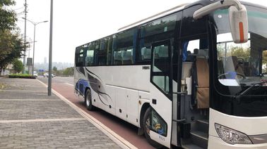 백색 색깔 11m 길이에 의하여 사용되는 Yutong 차 버스 51 좌석 Yuchai 엔진 2016 년