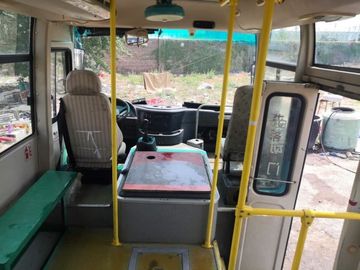 22개의 좌석은 Yutong 버스 YC4S145-30 4개의 실린더 엔진 ZK6752D에 의하여 이용된 소형 버스를 이용했습니다