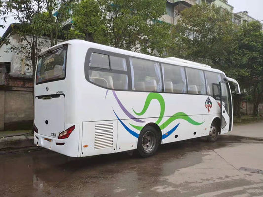 사용된 킹롱 버스 XMQ6859 35Seats 강철 샤시는 투어 버스 단일의 도어 후미 엔진 유럽 3세를 사용했습니다