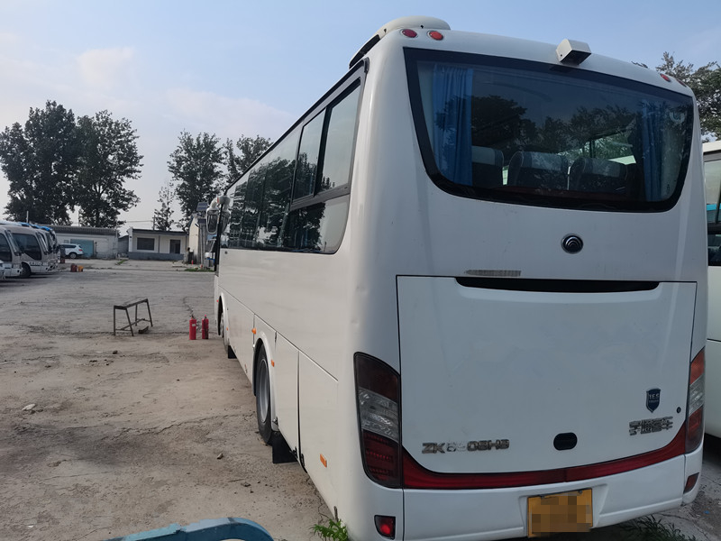 39 자리 ZK6908은 LHD 디젤 엔진을 조종하여 교통을 위한 유통 버스를 사용했습니다