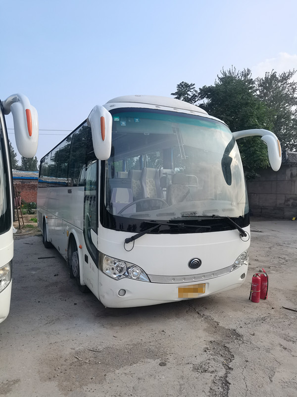 39 자리 ZK6908은 LHD 디젤 엔진을 조종하여 교통을 위한 유통 버스를 사용했습니다