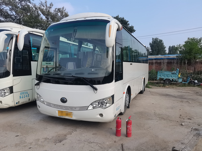 39 자리 ZK6908은 LHD 디젤 엔진을 조종하여 교통을 위한 유통 버스를 사용했습니다