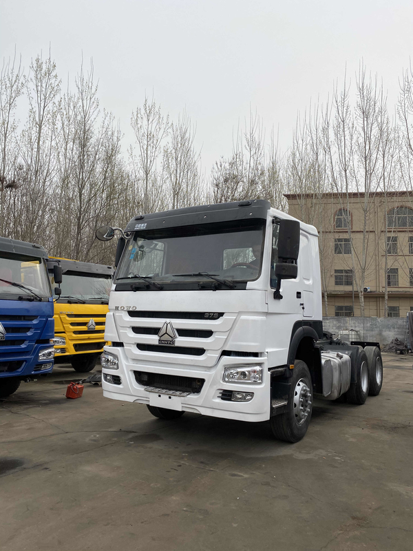 아주 튼튼하 시노트럭 호워는 웨이차이 엔진 371HP 새로운 페인트와 트랙터 트럭을 사용했습니다