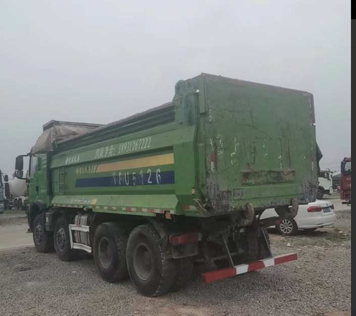 호워 8x4 4 축은 팔려고 내놓 375HP 317HP와 덤프트럭 내보자를 사용했습니다