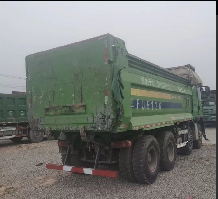 호워 8x4 4 축은 팔려고 내놓 375HP 317HP와 덤프트럭 내보자를 사용했습니다