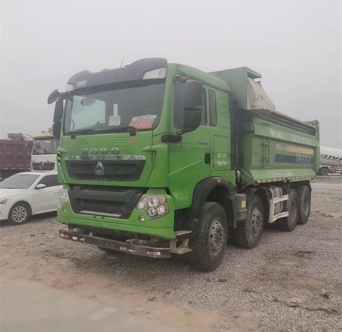 호워 8x4 4 축은 팔려고 내놓 375HP 317HP와 덤프트럭 내보자를 사용했습니다