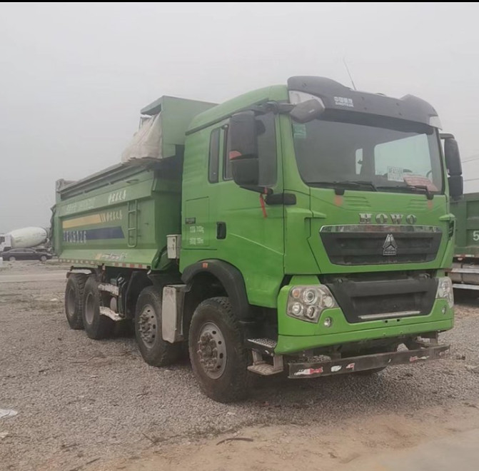 호워 8x4 4 축은 팔려고 내놓 375HP 317HP와 덤프트럭 내보자를 사용했습니다