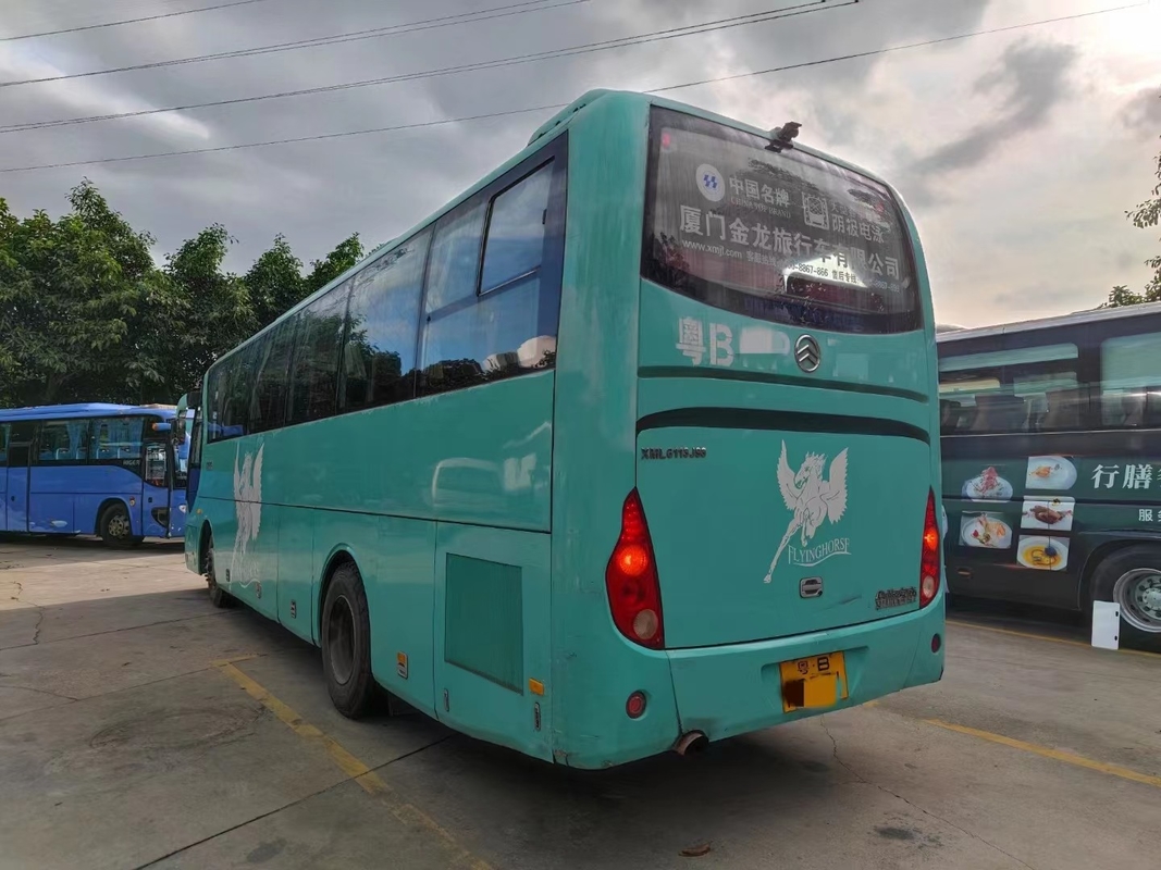 2015년 49 Seater는 호화스러운 내부를 가진 Golden Dragon Bus XML6113 초침 차 LHD를 사용했습니다