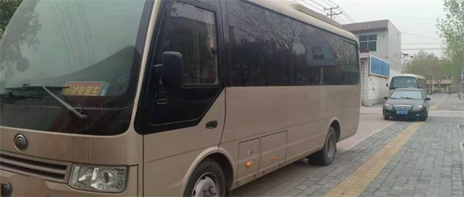 내셔널 익스프레스는 유통 버스 초침 감독 고효율 28 석 100 km/H를 사용했습니다