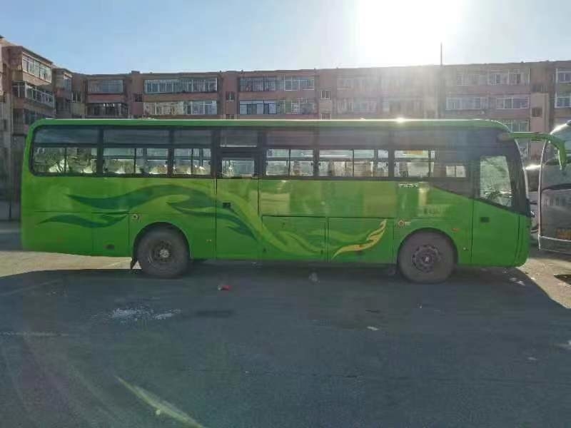 초침 소형 밴 Yutong ZK6102D 정면 엔진 버스 43seater 양쪽으로 여닫는 문 LHD/RHD