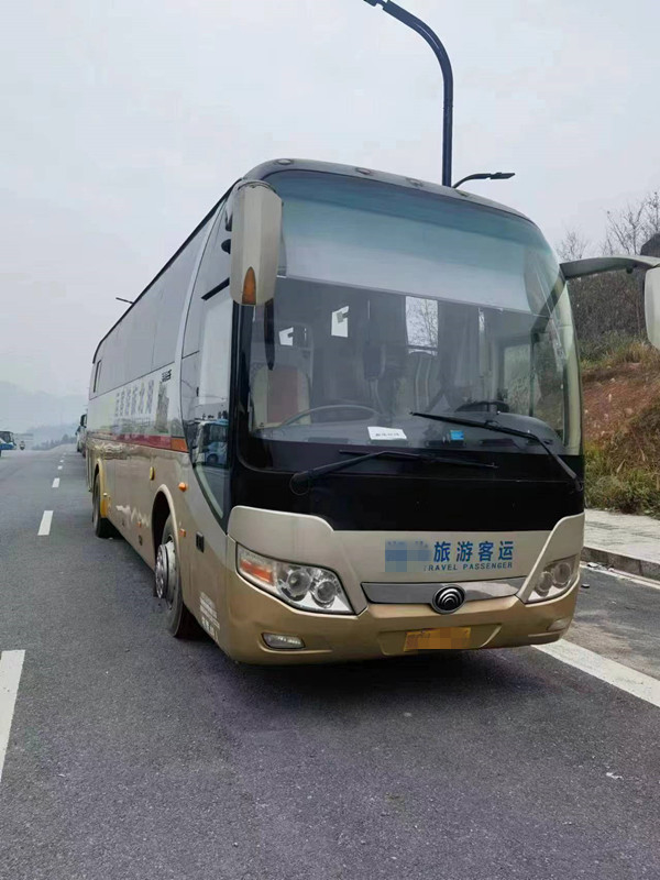 사용된 고급 버스를 조종하는 사용된 코치 유통 버스 ZK6110 51 자리 2013년 RHD
