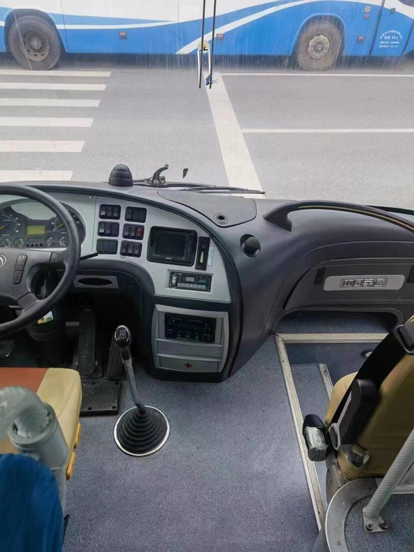 사용된 고급 버스를 조종하는 사용된 코치 유통 버스 ZK6110 51 자리 2013년 RHD