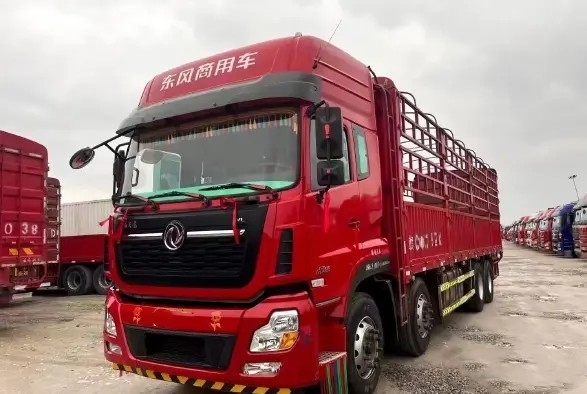 사용된 화물 트럭 17.8t 평가된 로드 하이 가정 420 에이치피 8×4 드라이브 모드 12 타이어 패스트 기어박스 동풍 화물차 트럭