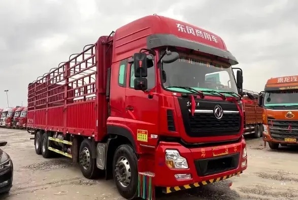 사용된 화물 트럭 17.8t 평가된 로드 하이 가정 420 에이치피 8×4 드라이브 모드 12 타이어 패스트 기어박스 동풍 화물차 트럭