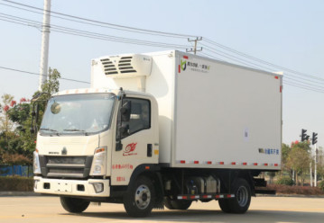 능력 10m3 냉동 트럭을 4×2 드라이브 모드를 채우는 사용된 화물 트럭은 손 차도 HOWO 브랜드를 남겼습니다