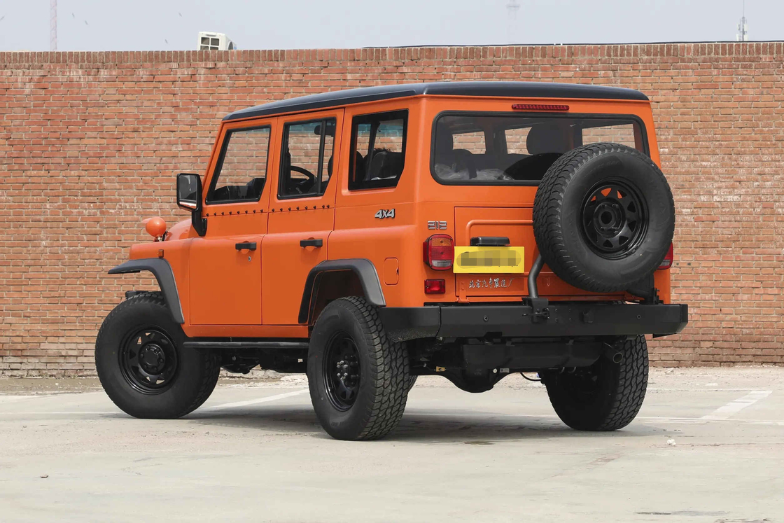 SUV 판매 BAW 4*4 드라이브 모드 6 속도 수동 변속기 오일 엔진 오프로드