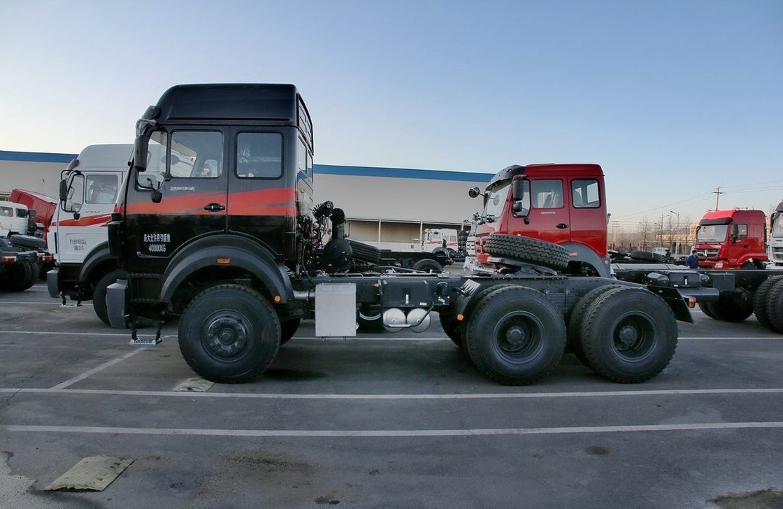 6x4 사용 된 트랙터 트럭 베이벤 트랙터 헤드 336hp 높은 지붕 LHD / RHD