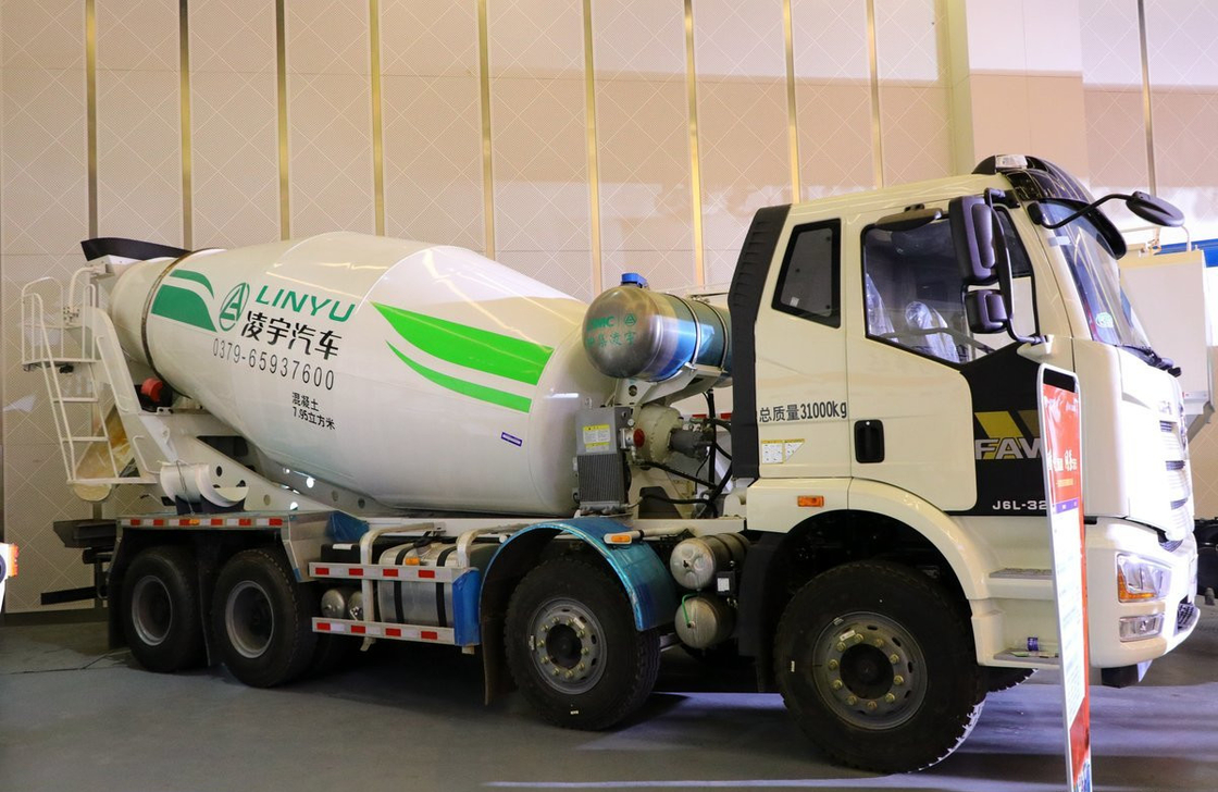 트럭 혼합 콘크리트 FAW J6L 모델 8 * 4 드라이브 모드 8 큐브 탱커 320hp 4 축
