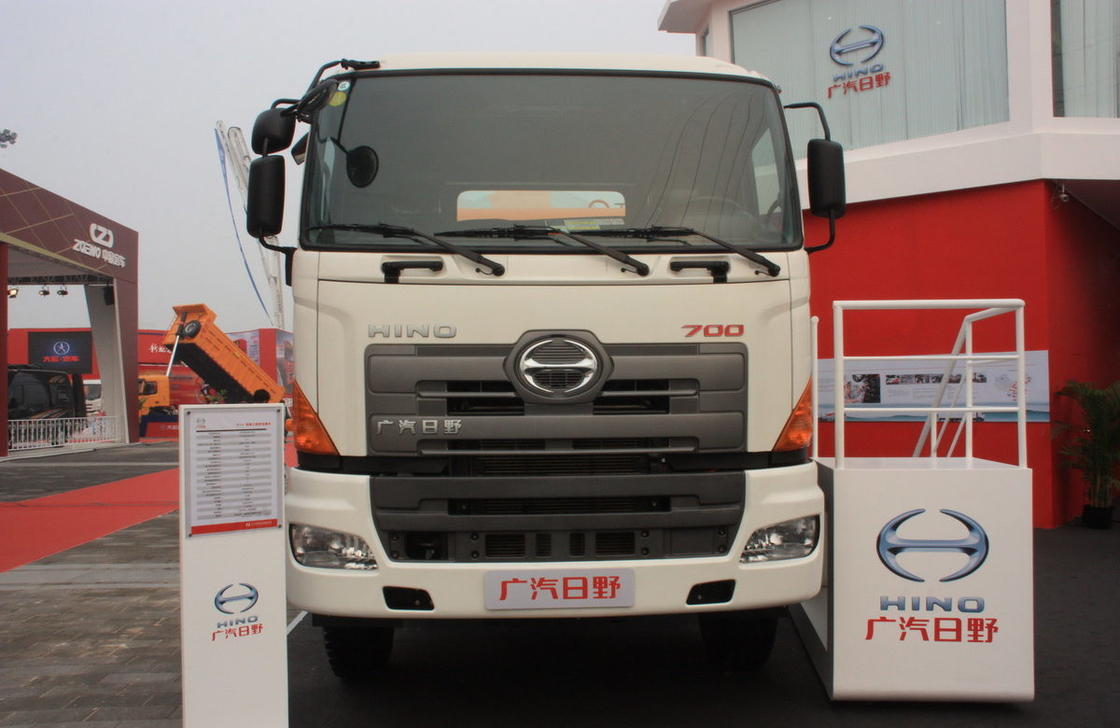 트럭 콘크리트 믹서 350hp Zoomlion 탱커 8 * 4 히노 믹싱 유로 3 아프리카에서 사용