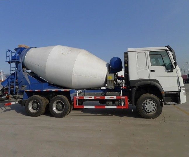 사용 및 새 Sinotruk HOWO 4X2 6X4 8cbm 10cbm 12cbm 콘크리트 시멘트 믹서 트럭 판매