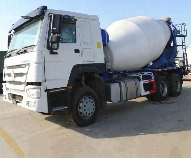 사용 및 새 Sinotruk HOWO 4X2 6X4 8cbm 10cbm 12cbm 콘크리트 시멘트 믹서 트럭 판매