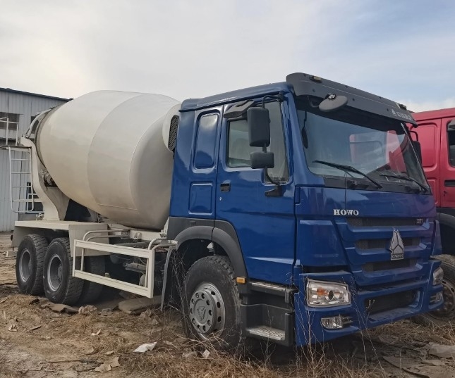 최저 가격 혼합기 10 바퀴 HOWO 6X4 8cbm 9cbm 371HP 콘크리트 믹서 트럭