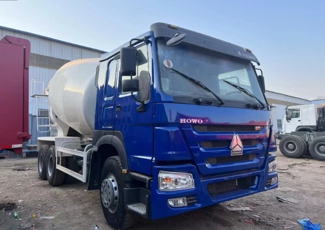 최저 가격 혼합기 10 바퀴 HOWO 6X4 8cbm 9cbm 371HP 콘크리트 믹서 트럭