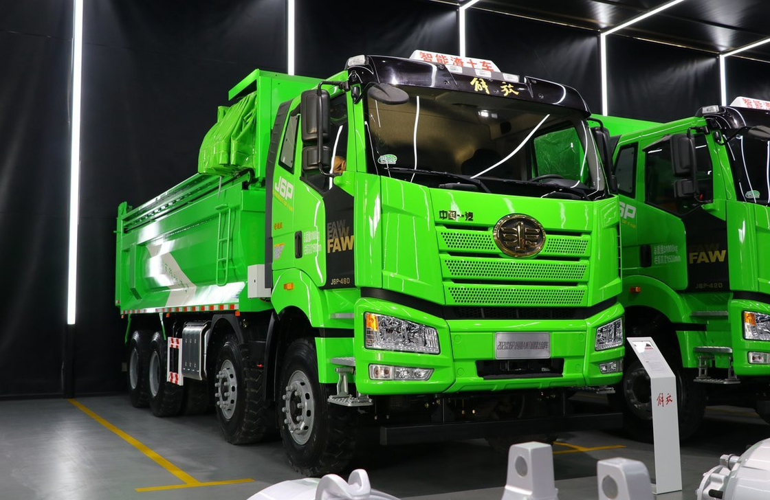 중고용 트럭 티퍼 판매 12 타이어 FAW J6P 덤프 트럭 CNG 460hp 평면 지붕 캐비