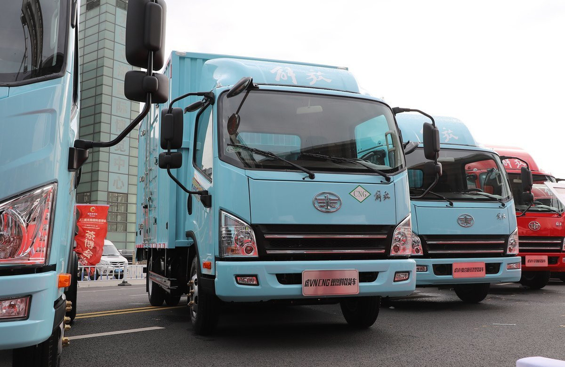 중고용 4x2 화물 트럭 FAW 밴 트럭 CNG 엔진 150hp 컨테이너 상자 3300mm 휠베이스