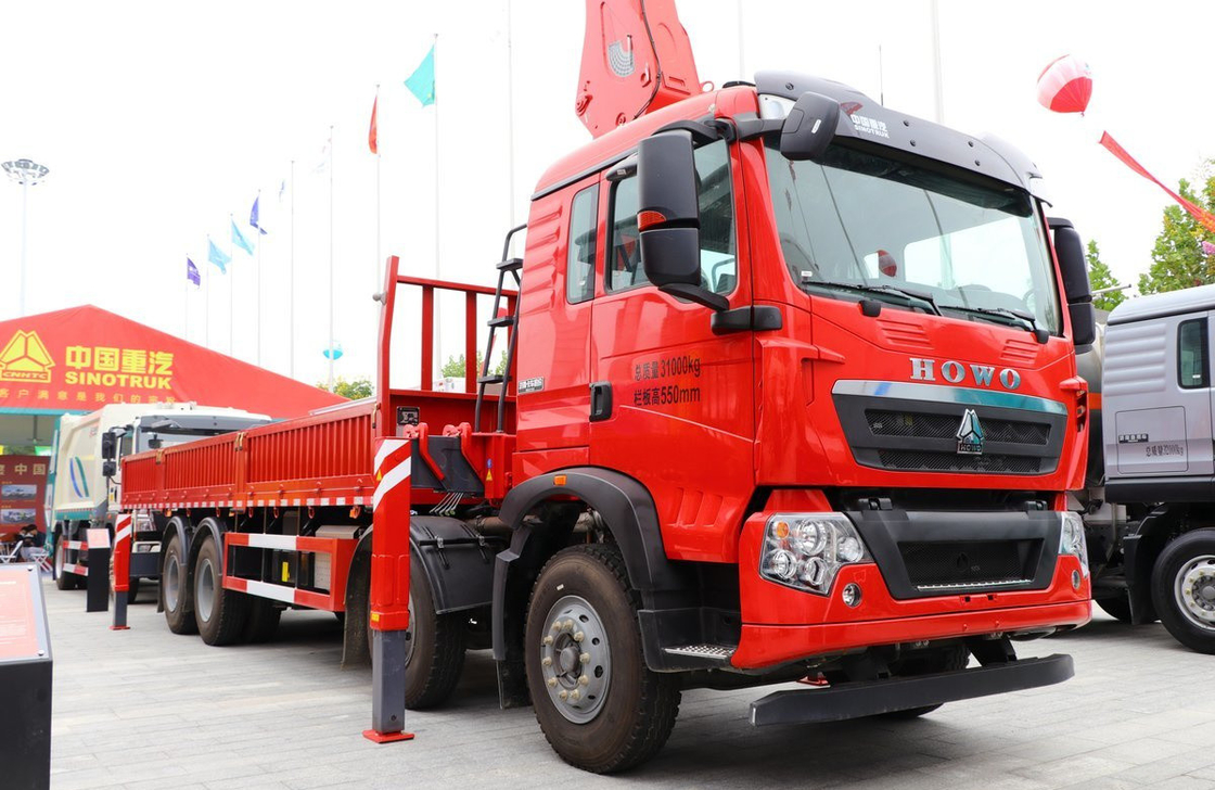 8x4 트럭 크레인 장착 중국 브랜드 호우 350hp 웨이차이 엔진 XCMG 팔 강한 힘
