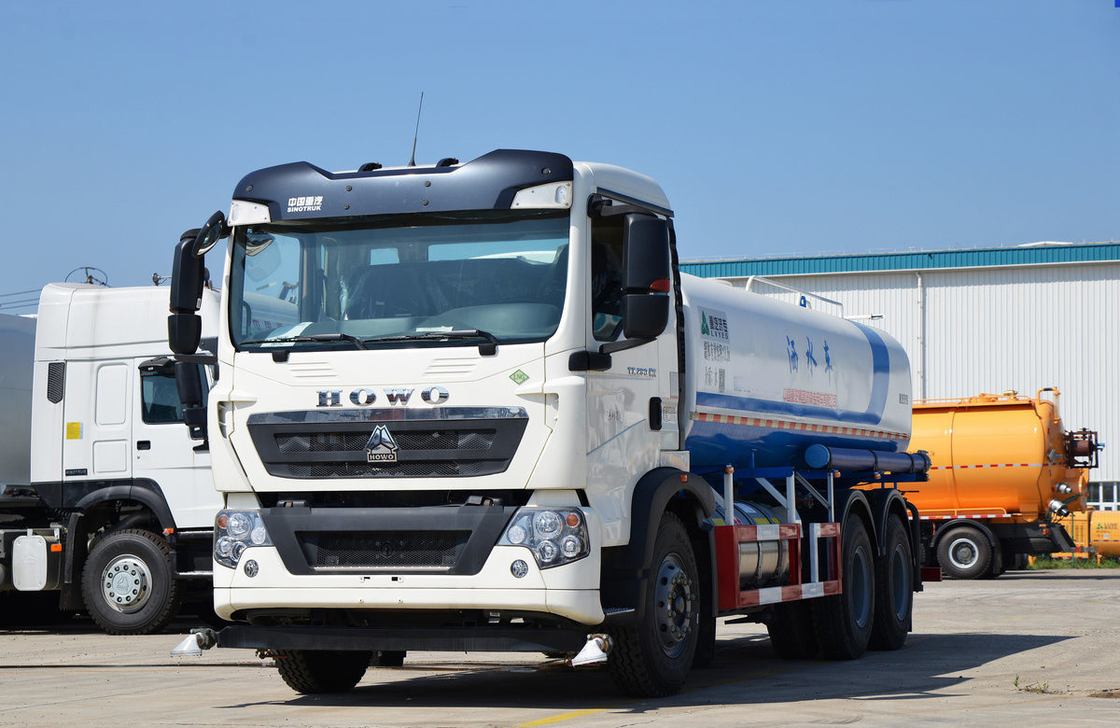 물 탱크 트럭 호우 6*4 시노트럭 10 휠 LNG 260hp 엔진 14 큐브 탱크 LHD/RHD