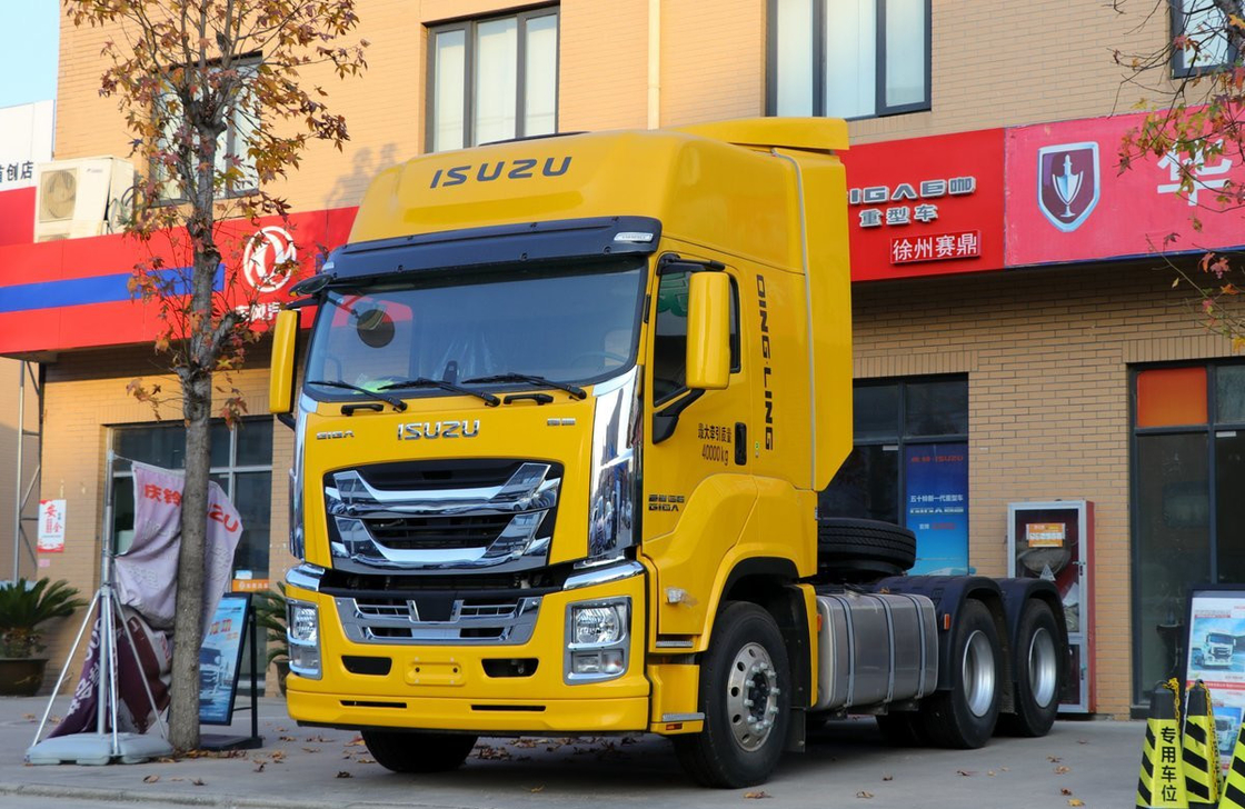 중고용 트럭 트랙터 유닛 460hp 강력 Egine ZF 변속기 Isuzu 프라임 모버 고층 카비나