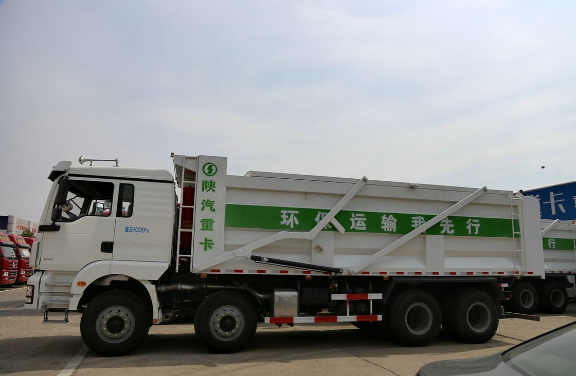 8x4 틱퍼 트럭 파열 모래 탱크 트럭 샤크만 290hp 신형 M3000 유로 4 중형