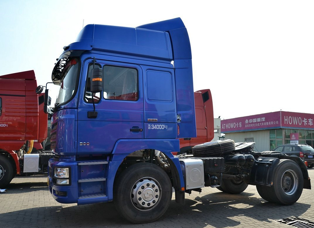 트럭 헤드 샤크만 F3000 4*2 드라이브 모드 트랙터 트럭 높은 지붕 FAST 9-속 변속기