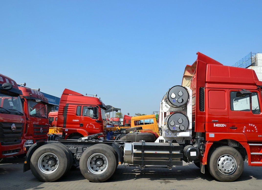 샤크맨 트럭 헤드 6*4 드라이브 모드 말 트랙터 LNG 대형 가스 탱커 380hp 석탄 운송