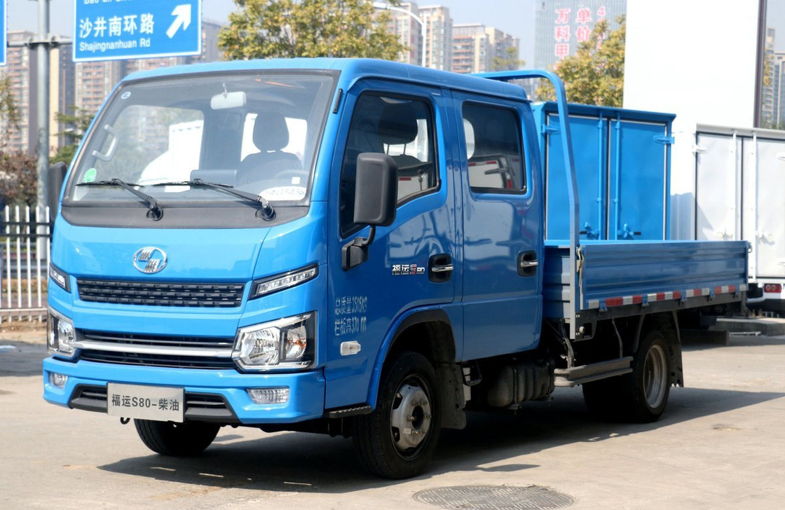 가나에서 화물 트럭 가벼운 SAIC 트럭 2 줄 좌석 평면 침대 상자 2300cc 엔진 배량