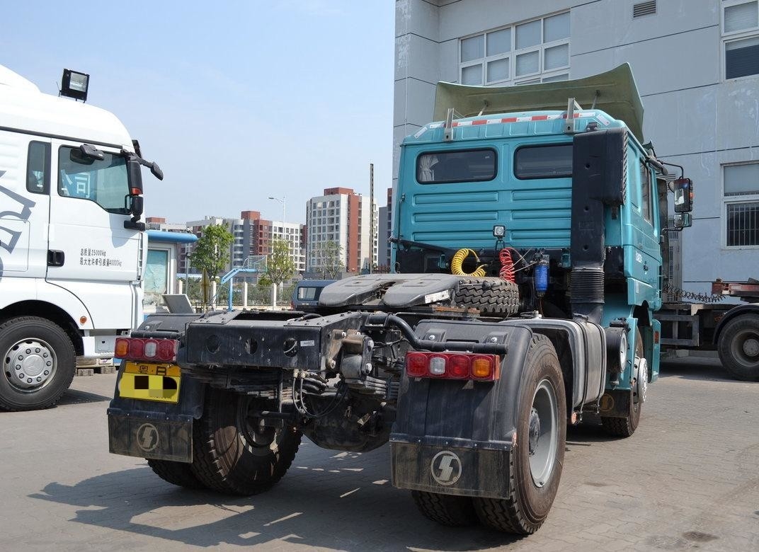 트랙터 트럭 4×2 새 샤크만 말 머리 웨이차이 336hp 유로 3 배기가스 1 1/2 캐비