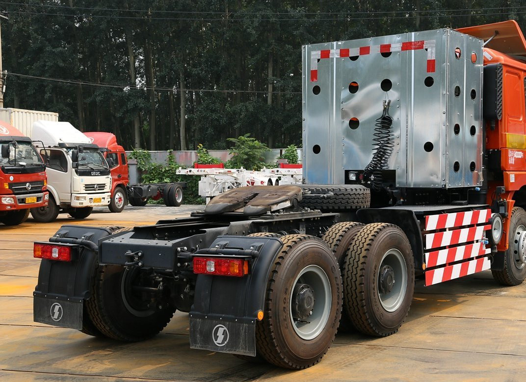 트랙터 트럭 헤드 샤크만 가스 운송 말 6 * 4 3 축 와이차이 350hp LNG 수동