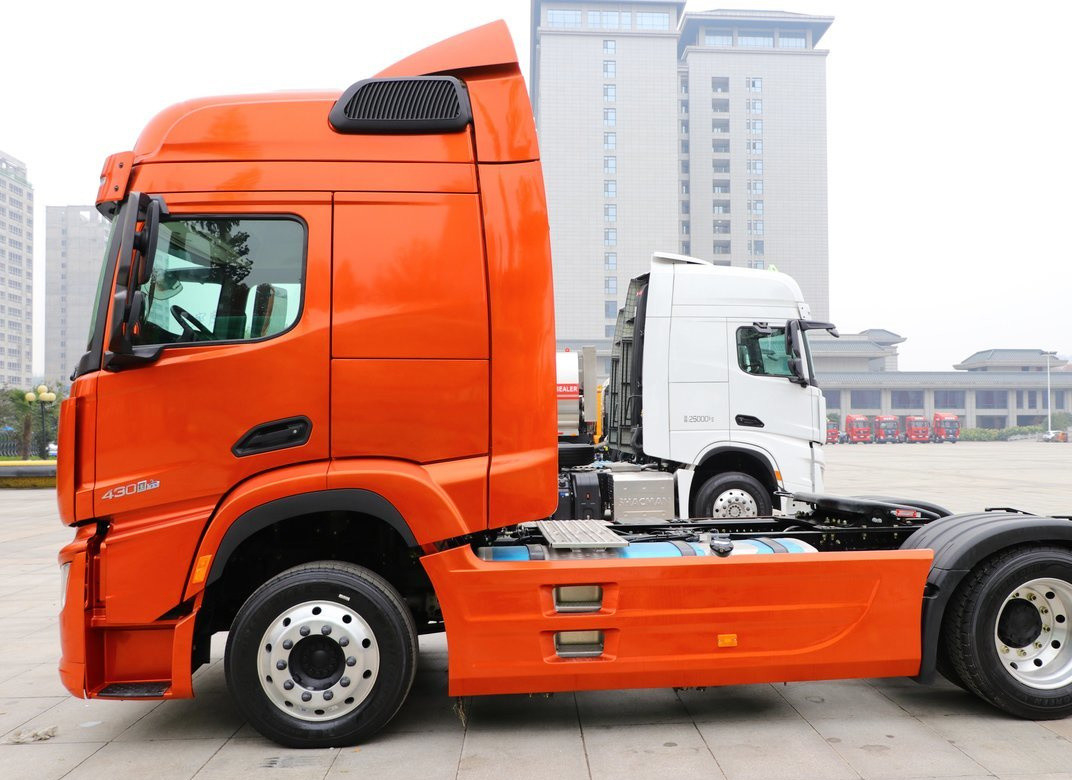 트랙터 트레일러 트럭 신형 4*2 샤크만 H6000 싱글 액스 웨이차이 430hp 1 1/2 라인