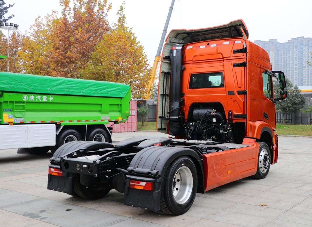 트랙터 트레일러 트럭 신형 4*2 샤크만 H6000 싱글 액스 웨이차이 430hp 1 1/2 라인