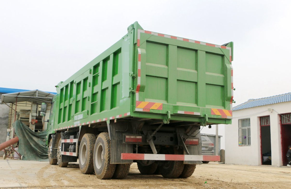 샤크맨 사용 된 틱퍼 트럭 X6 중량 8*4 덤퍼 300hp 유료 화물 30-50 톤 LHD/RHD