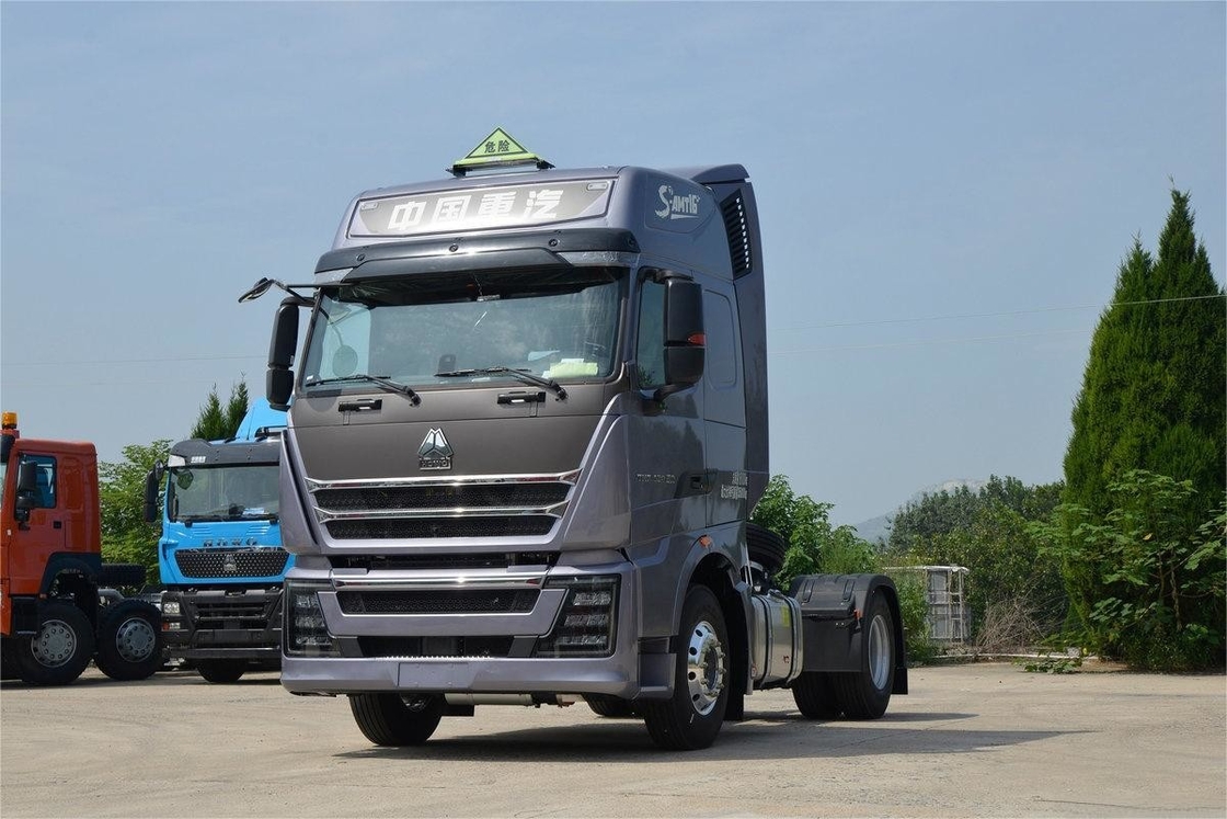 HOWO TH7 트럭 430HP 4X2 AMT 자동 위험 물품 트랙터 가이드 사이드 흐름 패널