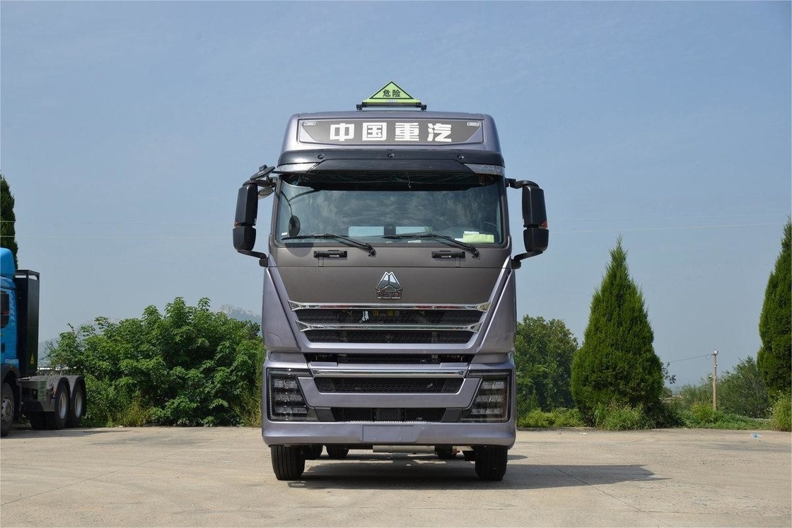 HOWO TH7 트럭 430HP 4X2 AMT 자동 위험 물품 트랙터 가이드 사이드 흐름 패널