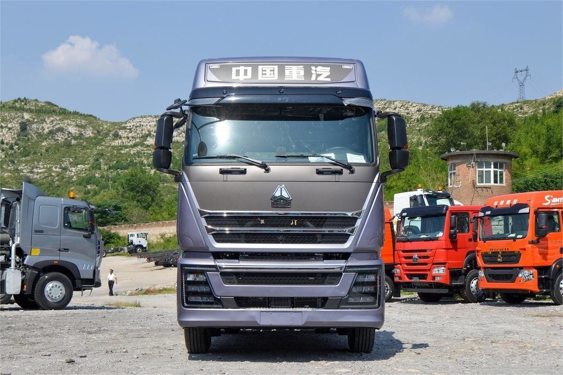 HOWO TH7 트럭 610HP 6*4 AMT 자동 위험 물품 트랙터 트럭 높은 지붕 디렉터