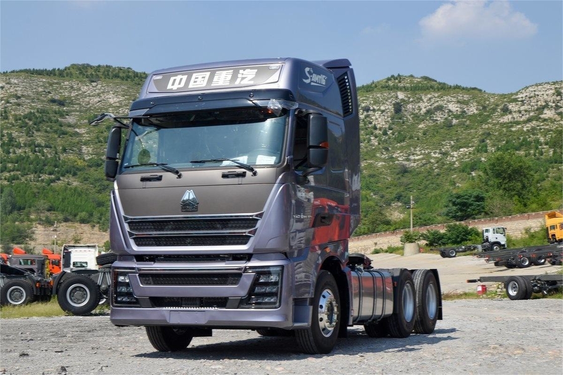 HOWO TH7 트럭 610HP 6*4 AMT 자동 위험 물품 트랙터 트럭 높은 지붕 디렉터