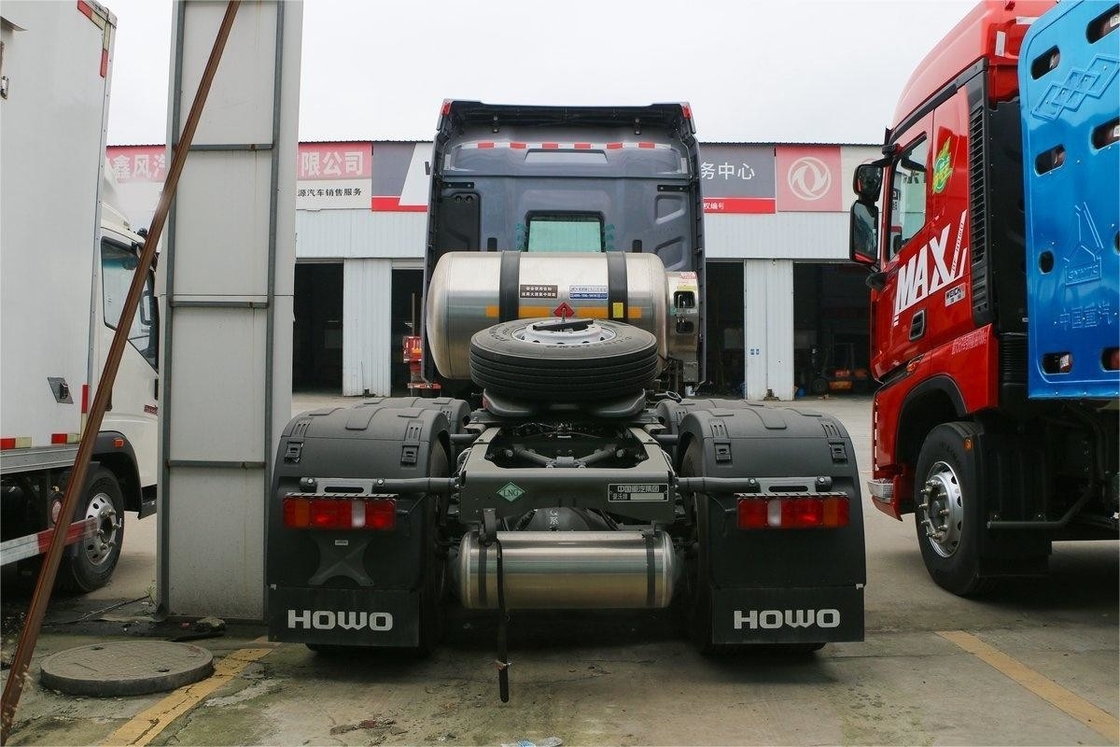 HOWO 맥스 중량 트럭 라이트 럭셔리 버전 높은 지붕 흐름판 480HP 6X4 LNG 트랙터