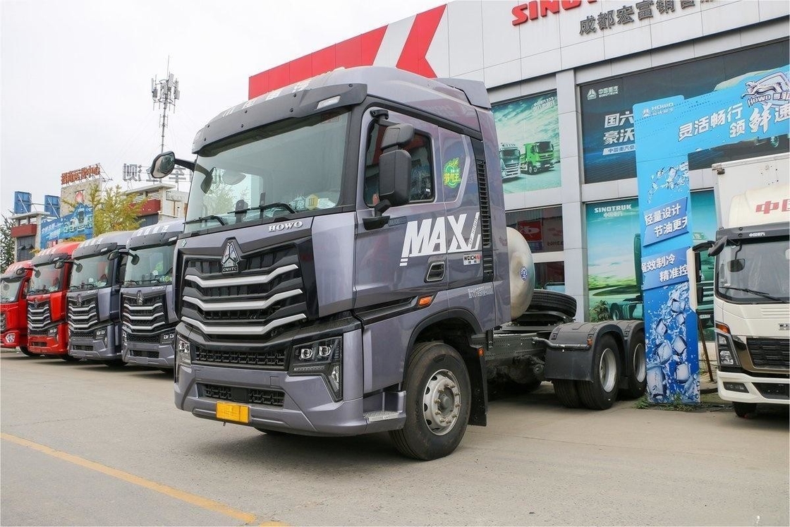 HOWO 맥스 중량 트럭 라이트 럭셔리 버전 높은 지붕 흐름판 480HP 6X4 LNG 트랙터